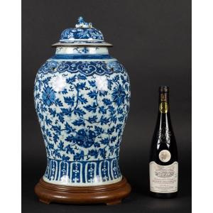 Vase Avec Couvercle En Porcelaine Bleue Et Blanche, Chine Pour Le Vietnam, Fin Du XIXe Siècle. 