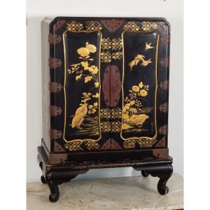 Cabinet, Maki-e Lacquer, Japan, Meiji Era (1868-1912).