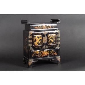 Cabinet, Laque, Japon, ère Meiji (1868-1912).  