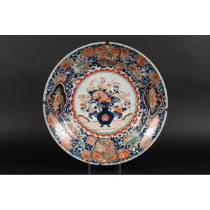 Flower Dish, Arita - Imari, Japan, Edo Period, Circa 1700. 