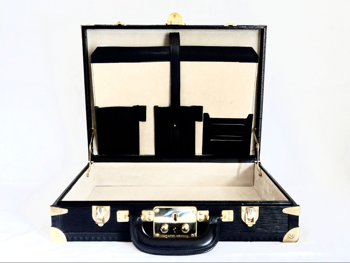 Louis Vuitton – Attaché case Président – Bagagerie de luxe – Accessoire de bureau.-photo-3