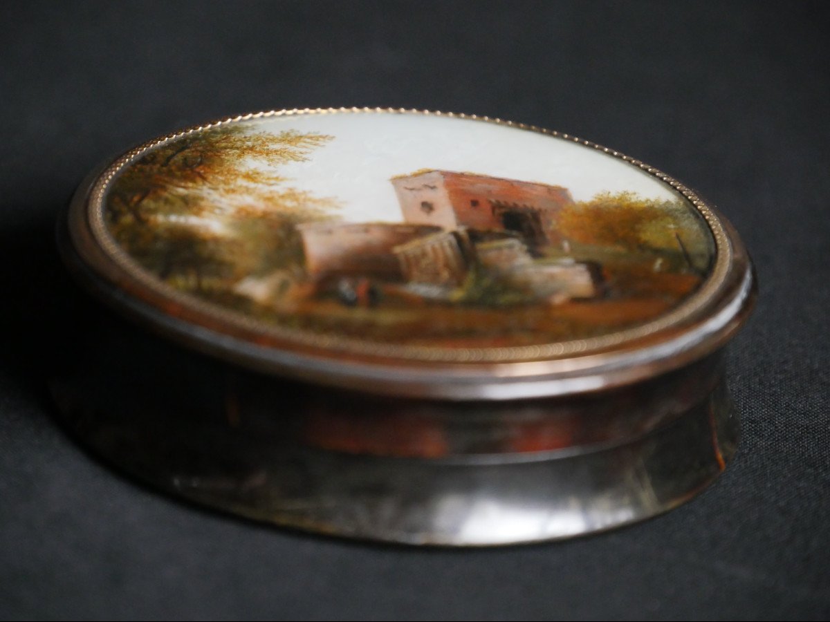 Round Tortoiseshell Box Decorated With A Fixed Under Glass Circled In Gold-photo-3