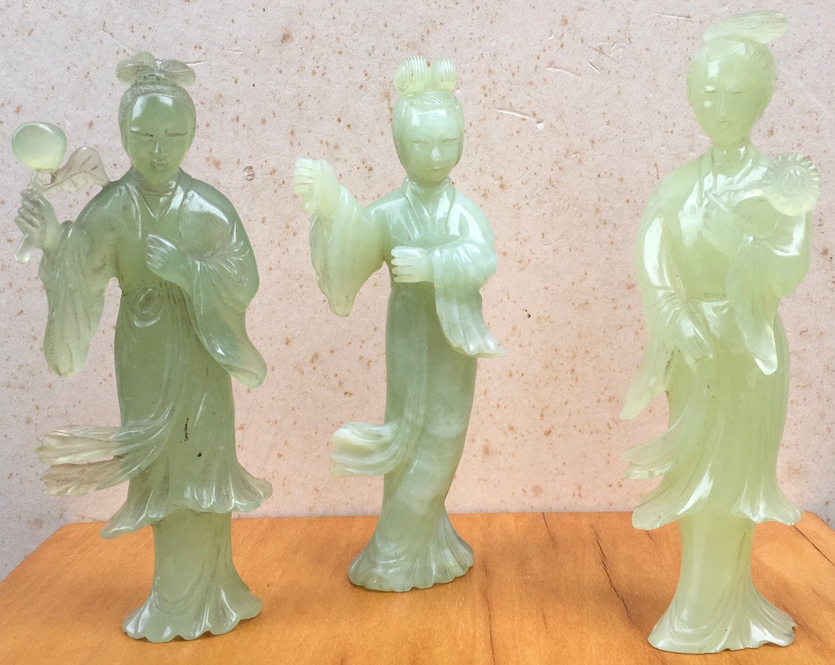 Statuettes de trois Immortelles en jade vert. Chine XIXe - XXe siècle.-photo-1