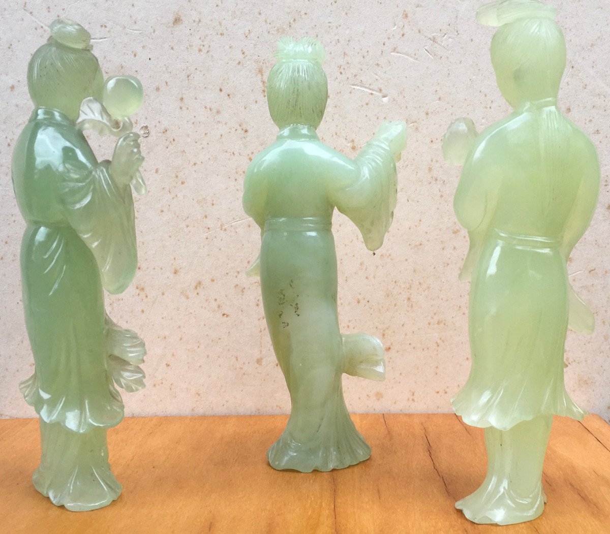 Statuettes de trois Immortelles en jade vert. Chine XIXe - XXe siècle.-photo-2