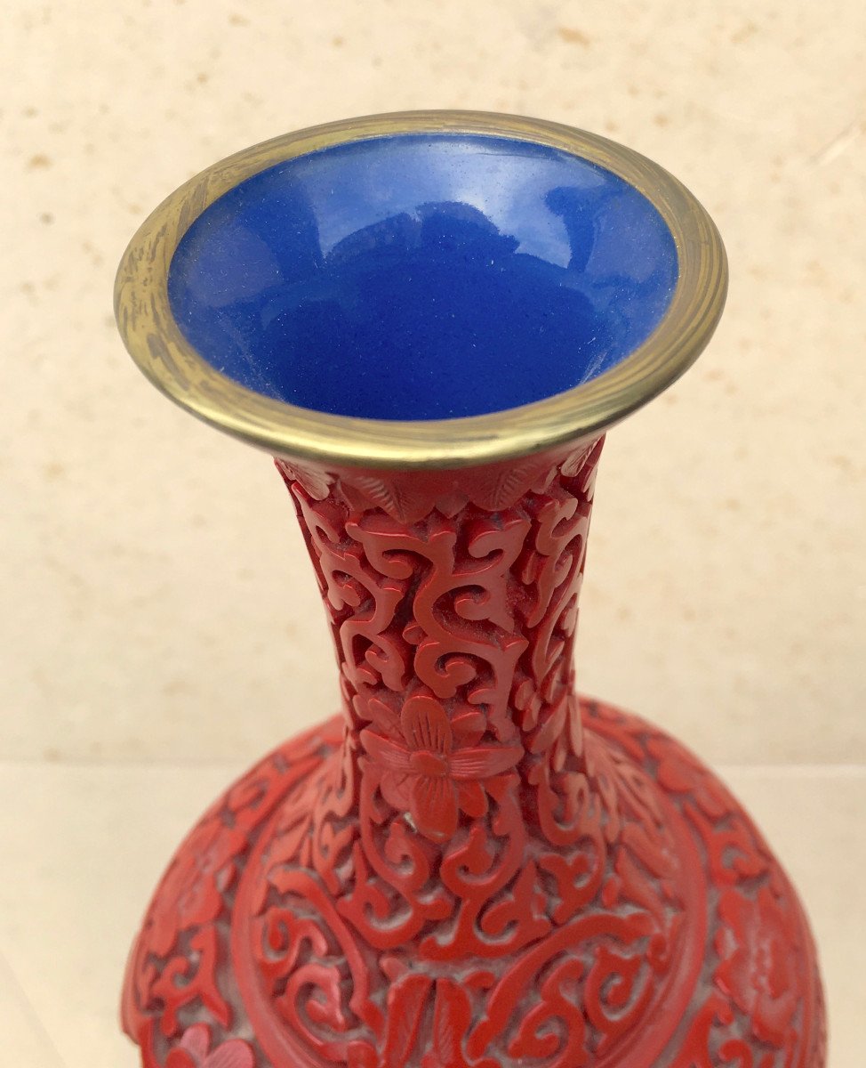 Petit Vase En Laque De Cinabre Sur Laiton émaillé Bleu. Chine Deuxième Moitié Du XXe Siècle. -photo-3