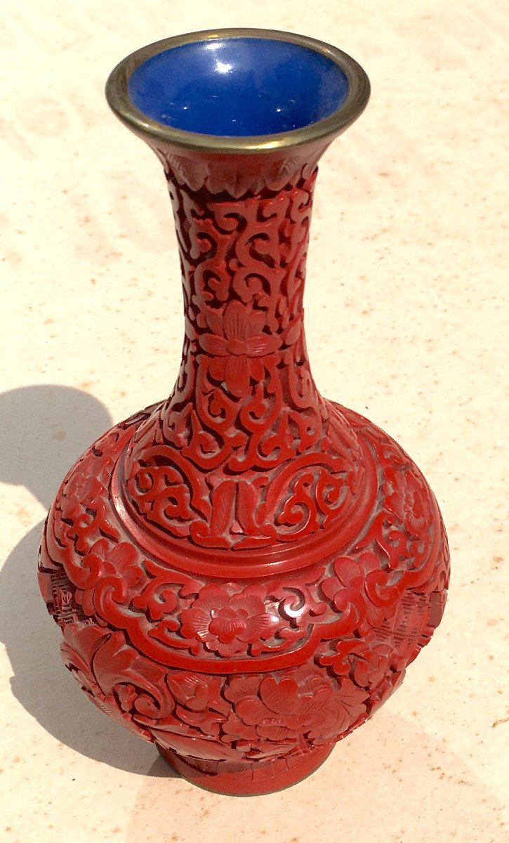 Petit Vase En Laque De Cinabre Sur Laiton émaillé Bleu. Chine Deuxième Moitié Du XXe Siècle. -photo-3