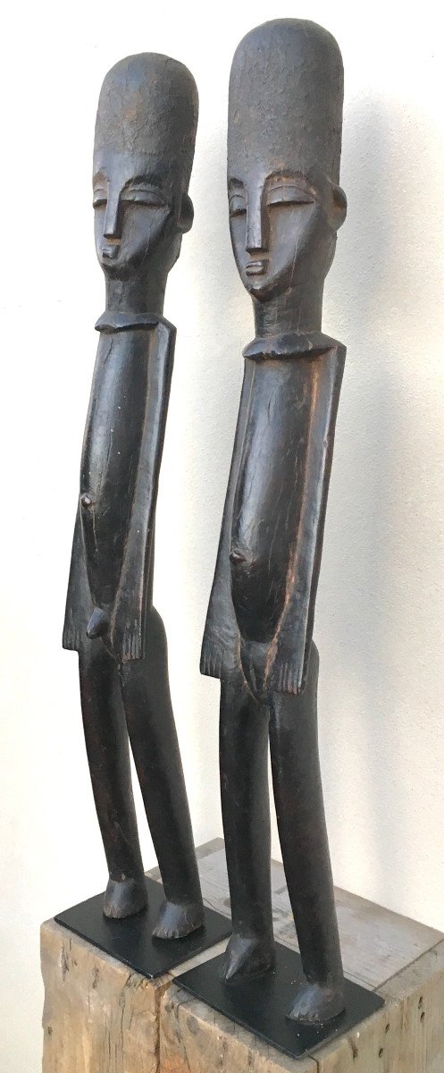 Pair Of Bateba Hardwood Statues With Black Patina. Lobi, Burkina Faso. Mid-20th Century.