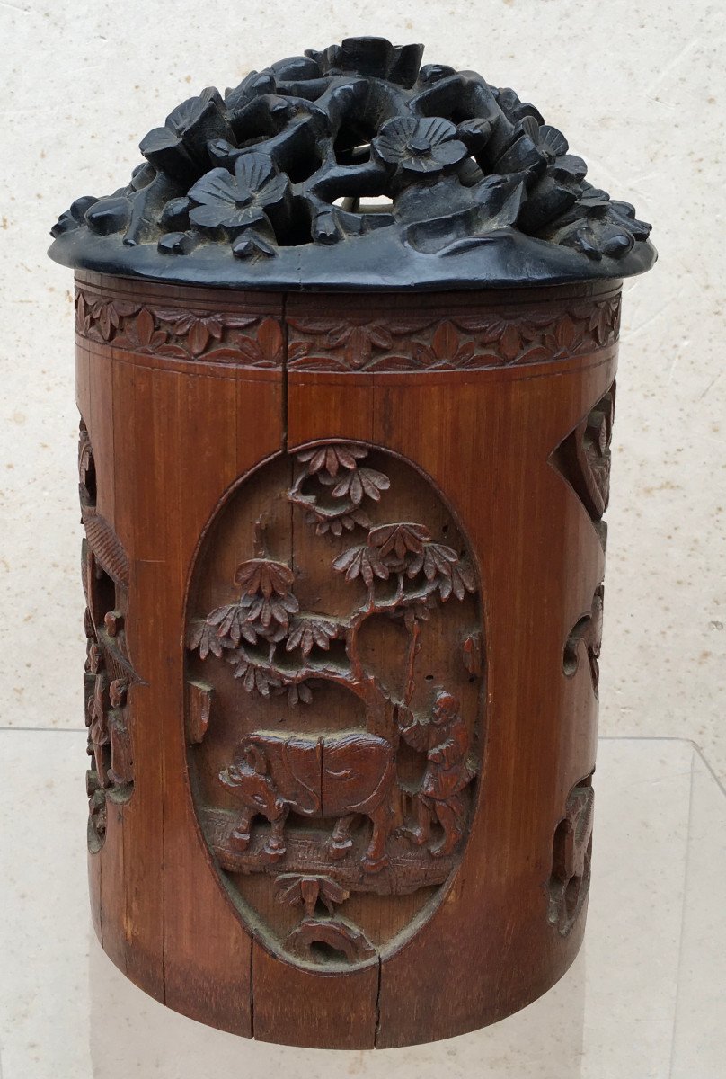 Pot à pinceaux en bambou bitong sculpté couvercle ajouré en bois de zitan. Chine Dynastie Qing-photo-2