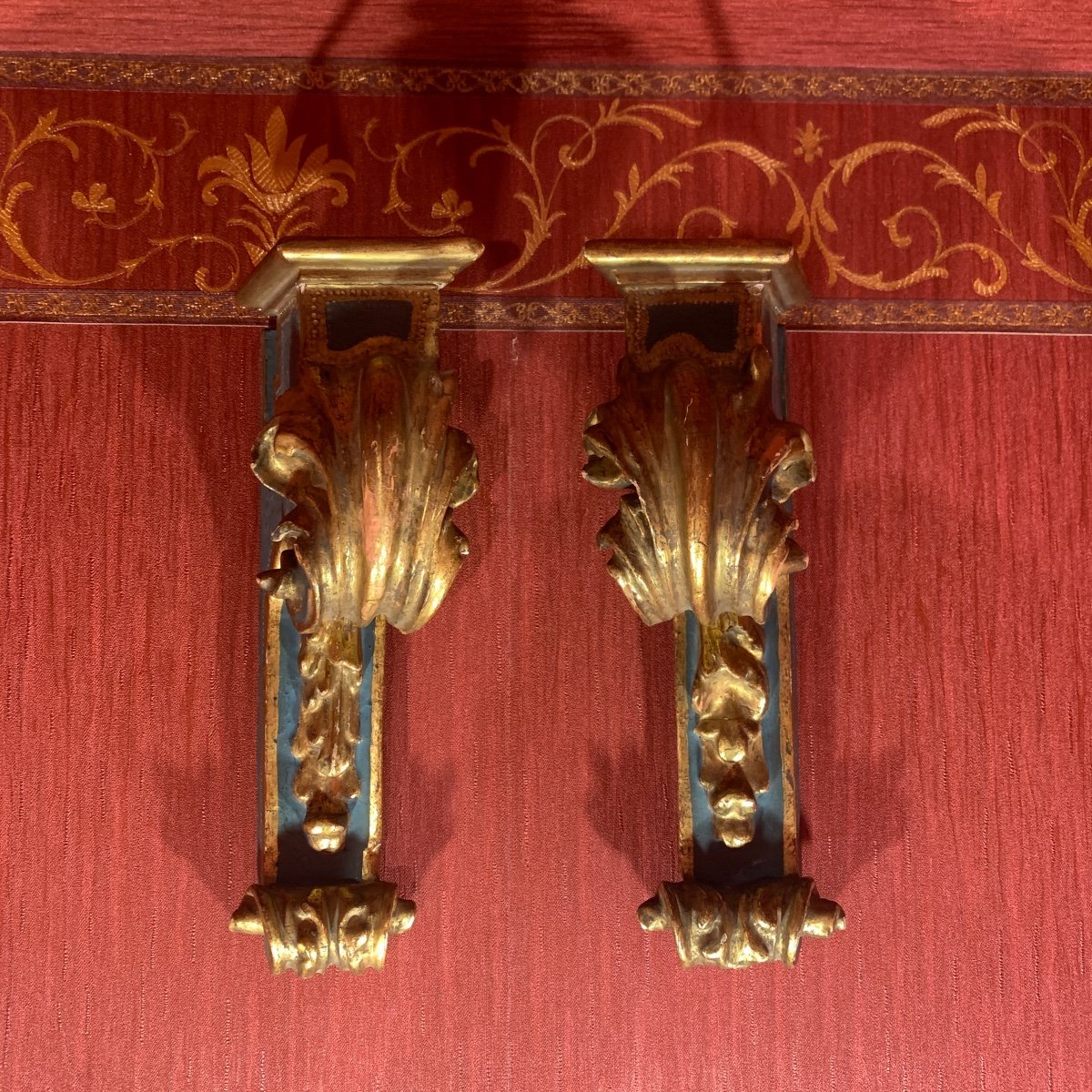 Pair Of Gilded Wood Wall Brackets -photo-1