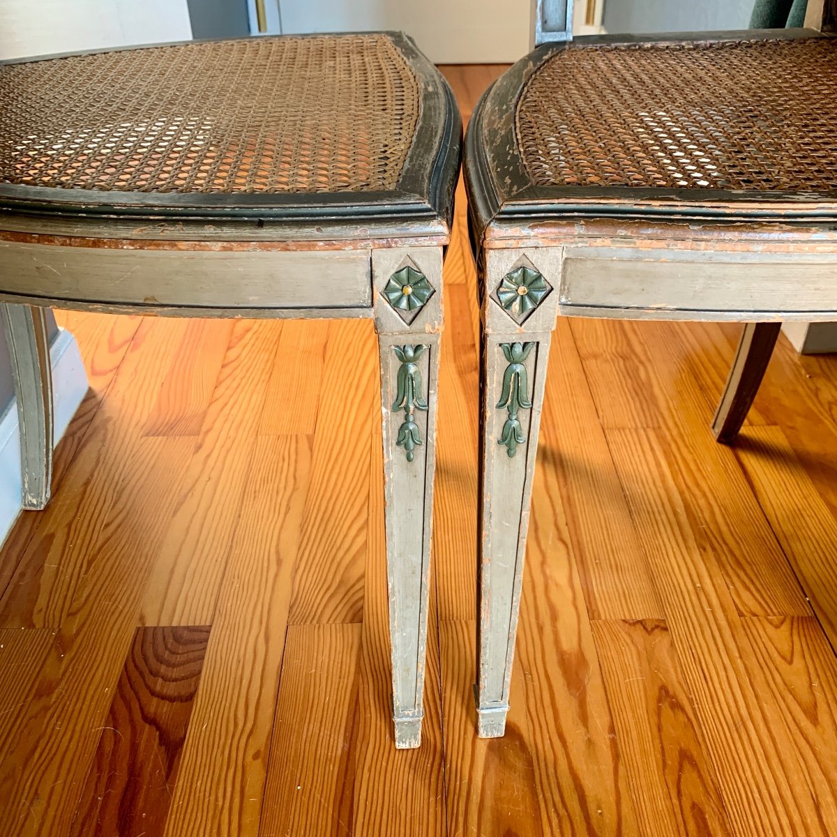 Pair Of 19th Century Medallion Back Chairs-photo-4