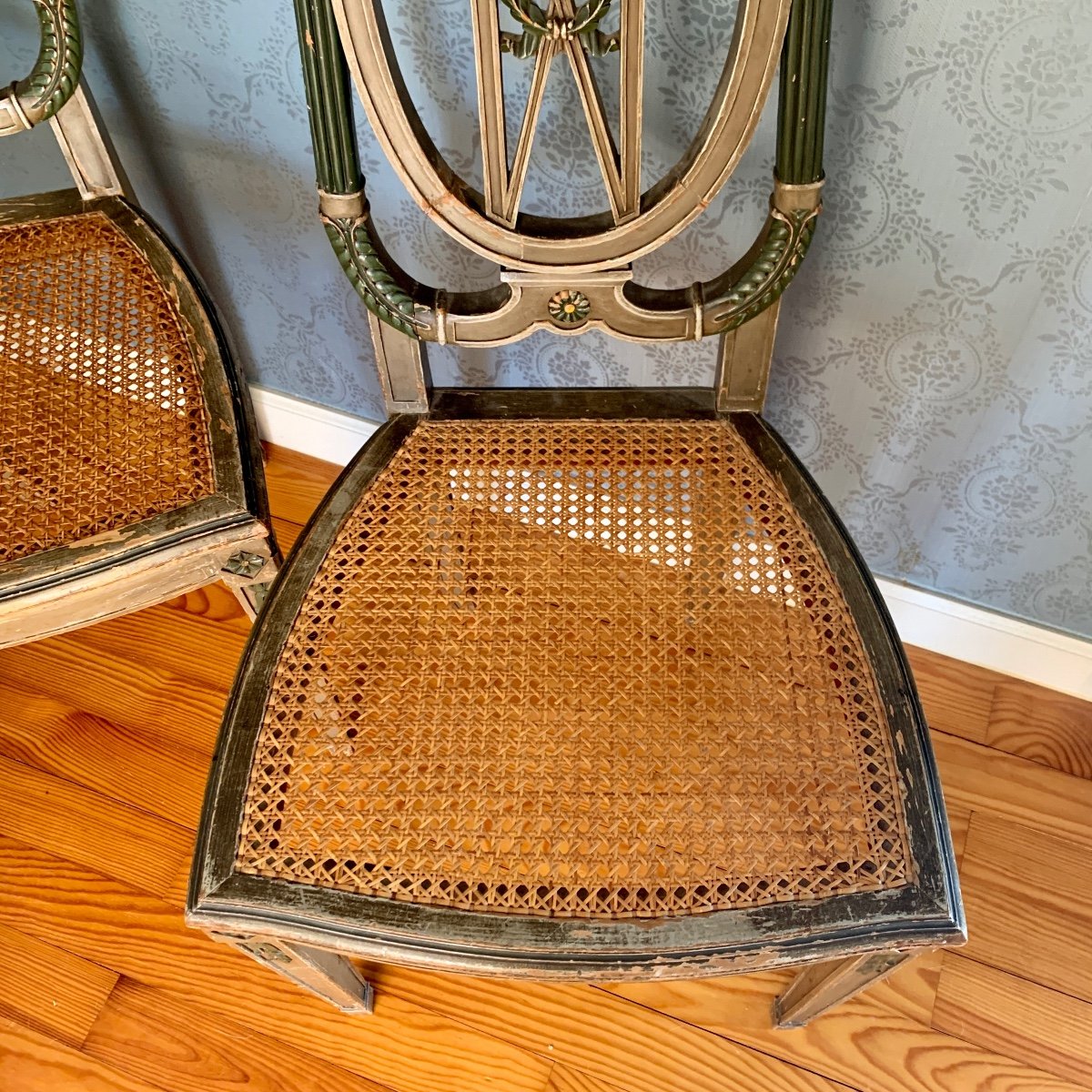 Pair Of 19th Century Medallion Back Chairs-photo-4