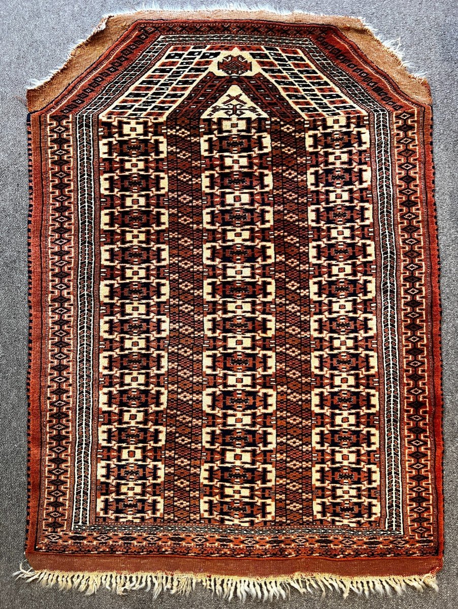 Tapis Turkm&egrave;ne Vers 1950 - 140x102 - N&deg; 955