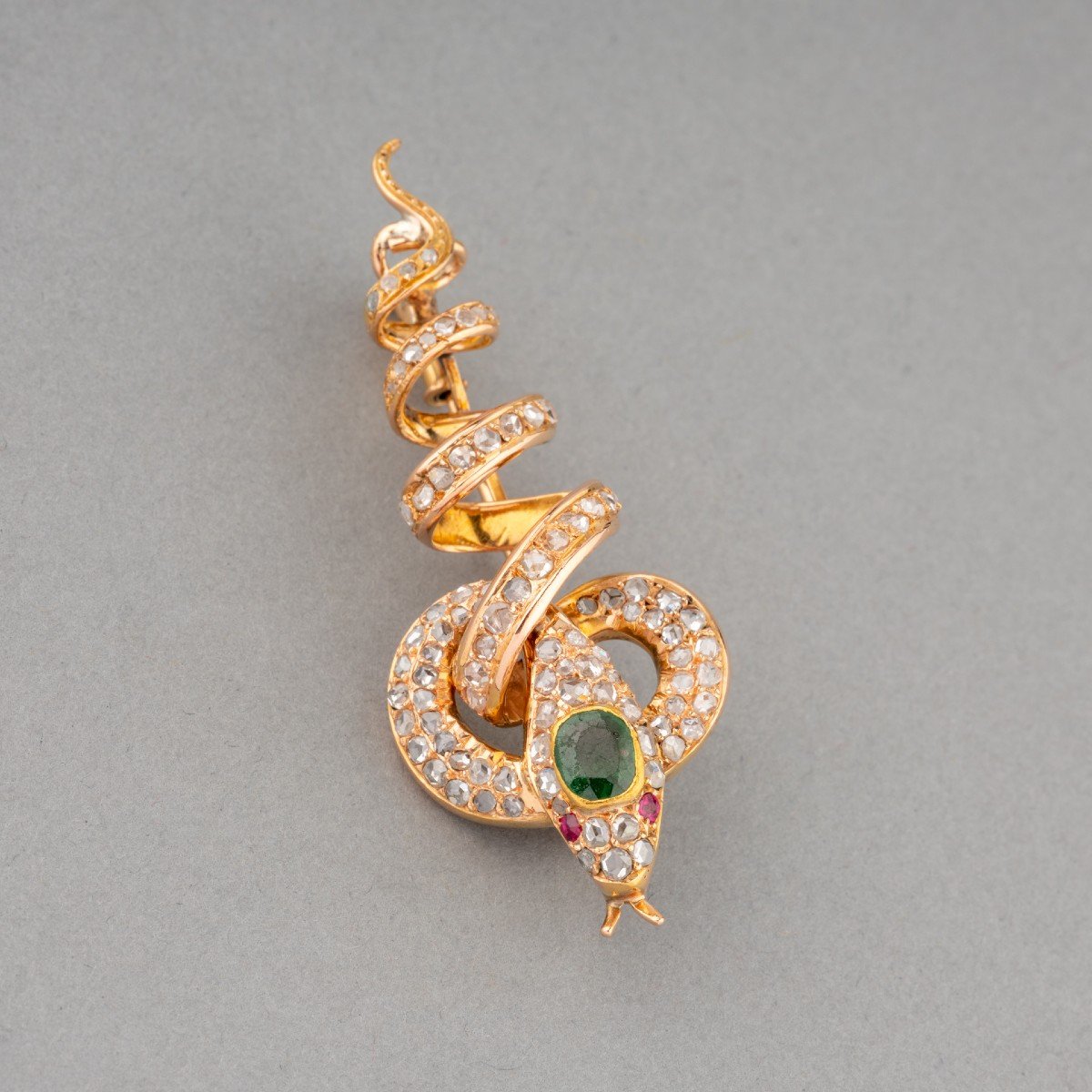 Old French Brooch In Gold, Diamonds And Emerald-photo-2