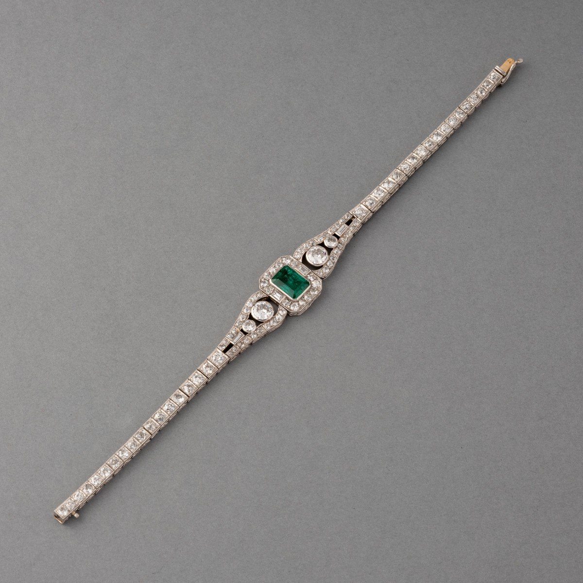 Old French Art Deco Bracelet In Platinum, Diamonds And Emerald-photo-2