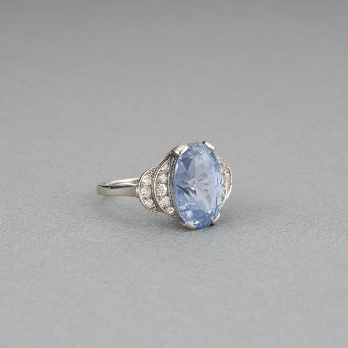 Antique French Platinum Ring With Diamonds And Certified Ceylon Sapphire Of 9.84 Carats-photo-3