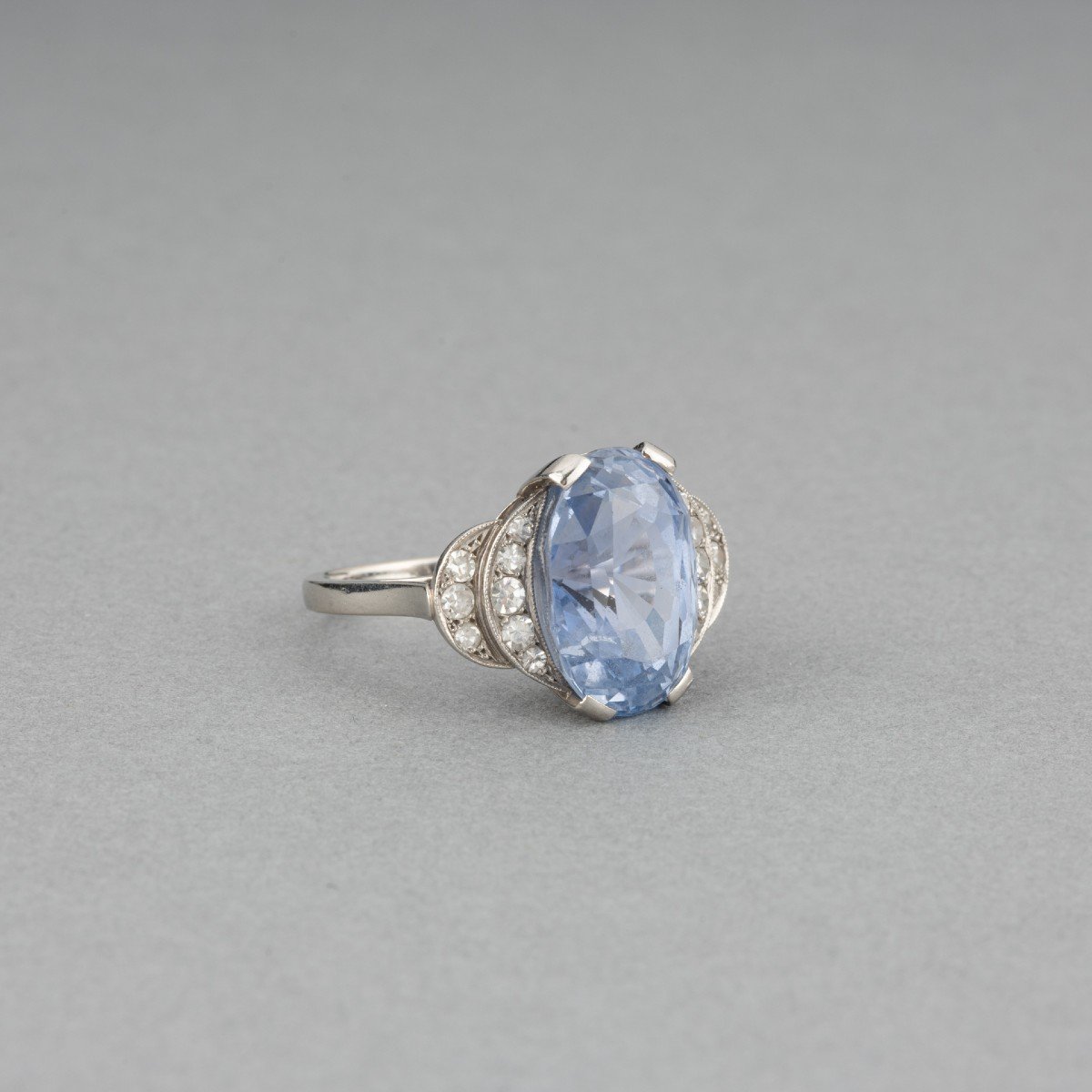 Antique French Platinum Ring With Diamonds And Certified Ceylon Sapphire Of 9.84 Carats-photo-1