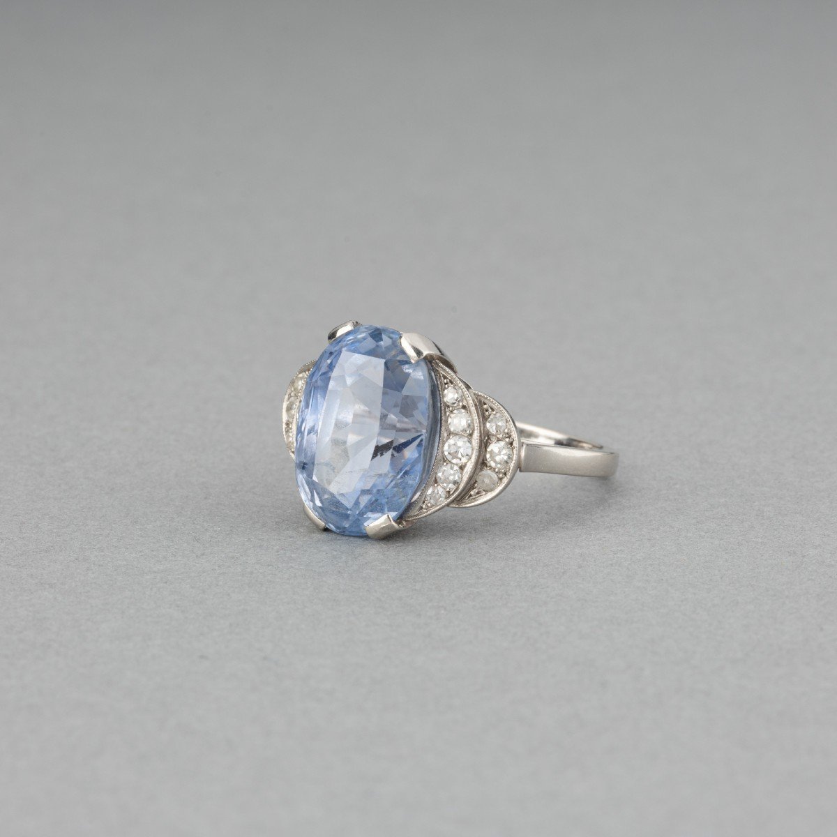 Antique French Platinum Ring With Diamonds And Certified Ceylon Sapphire Of 9.84 Carats-photo-3
