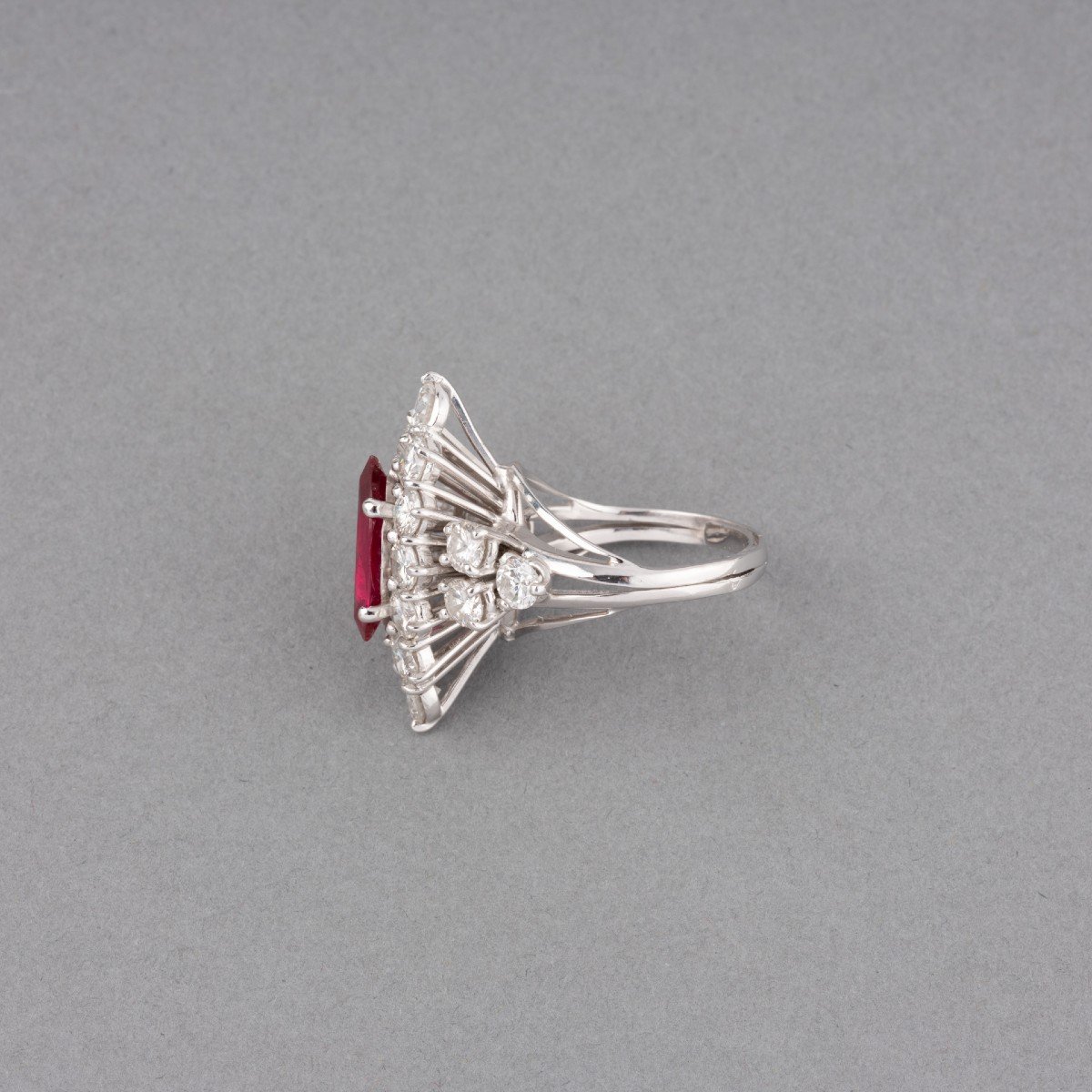 Vintage 2.5 Carat Gold Ring With Diamonds And 1.60 Carat Ruby-photo-2