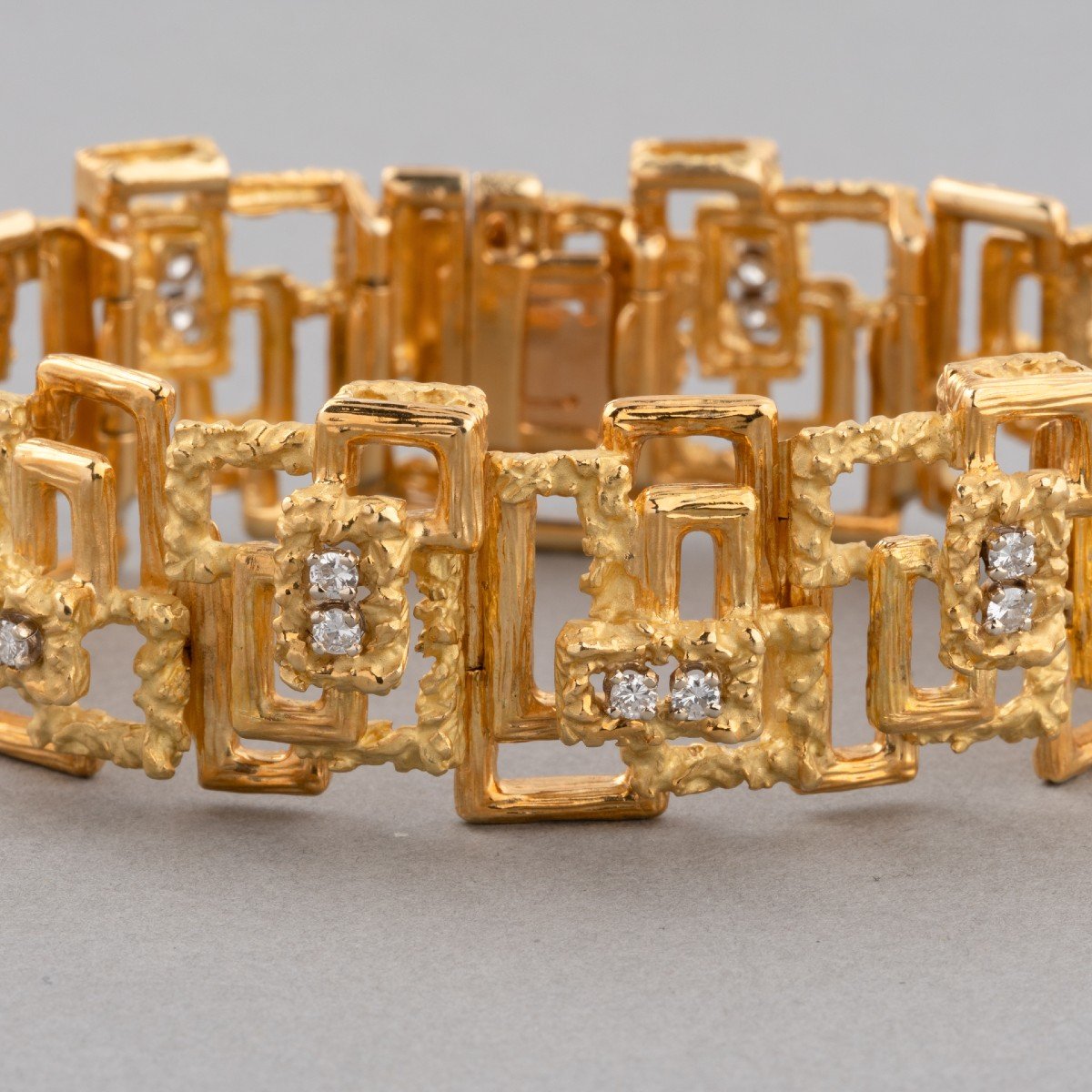 French Bracelet In Gold And Diamonds 70s.-photo-3