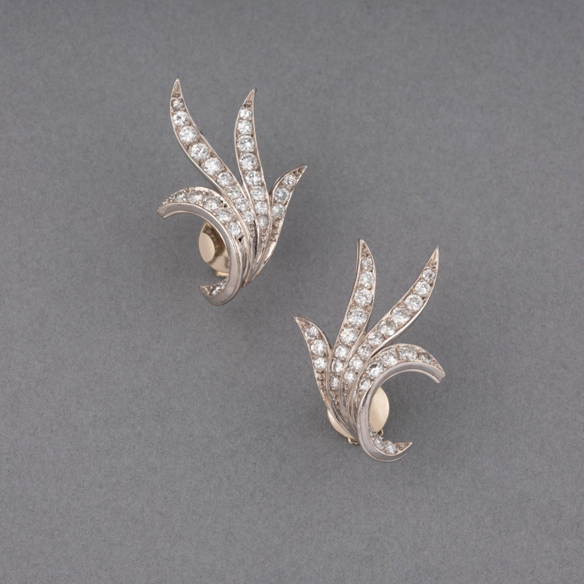 French Earrings In Gold And Diamonds-photo-3