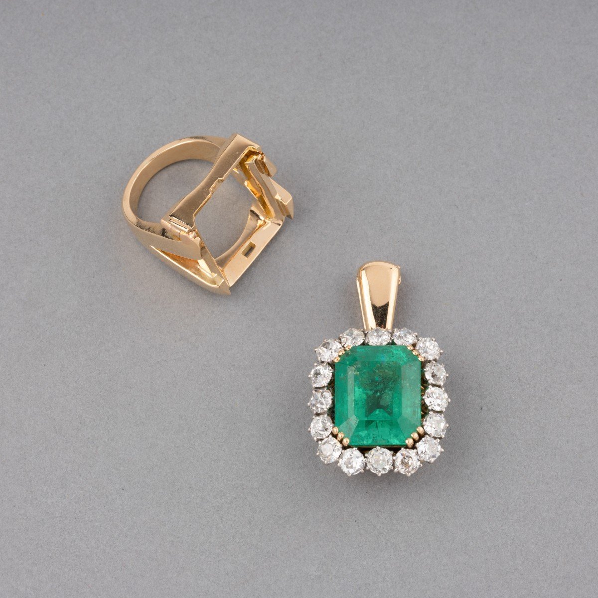 19-carat Diamond And Emerald Gold Ring And Pendant-photo-2