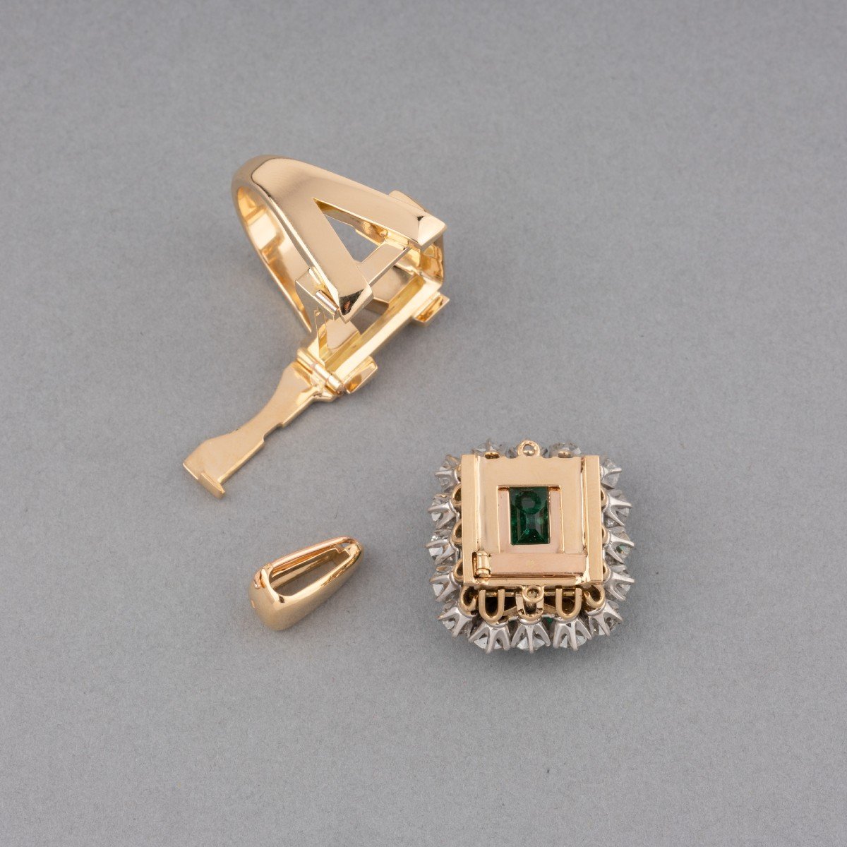 19-carat Diamond And Emerald Gold Ring And Pendant-photo-3