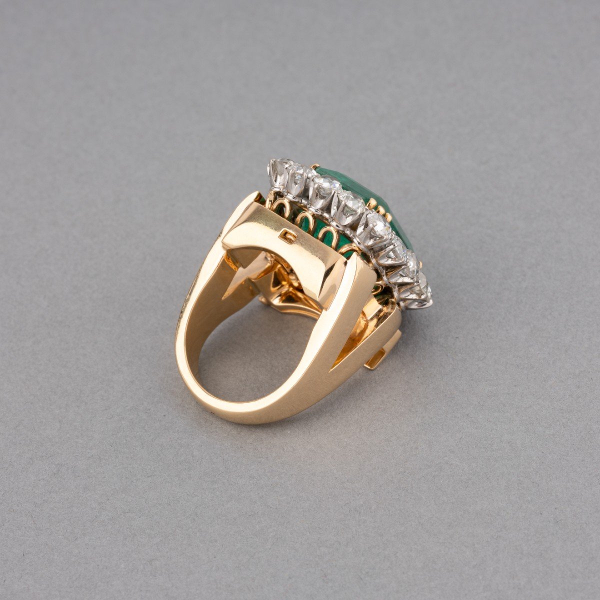 19-carat Diamond And Emerald Gold Ring And Pendant-photo-1