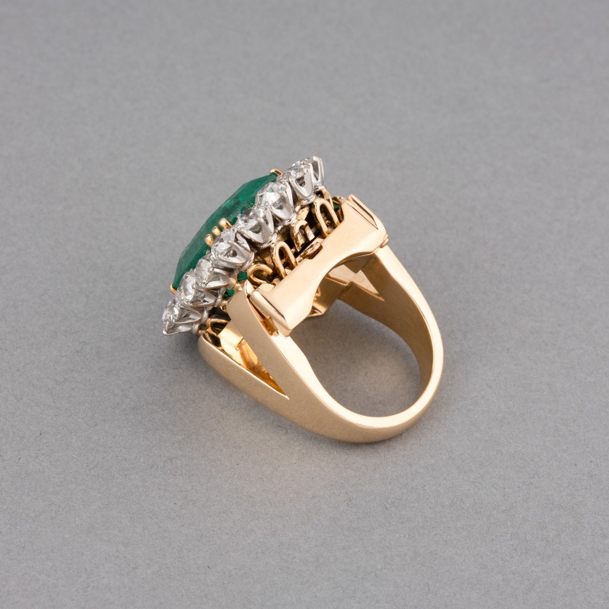 19-carat Diamond And Emerald Gold Ring And Pendant-photo-3