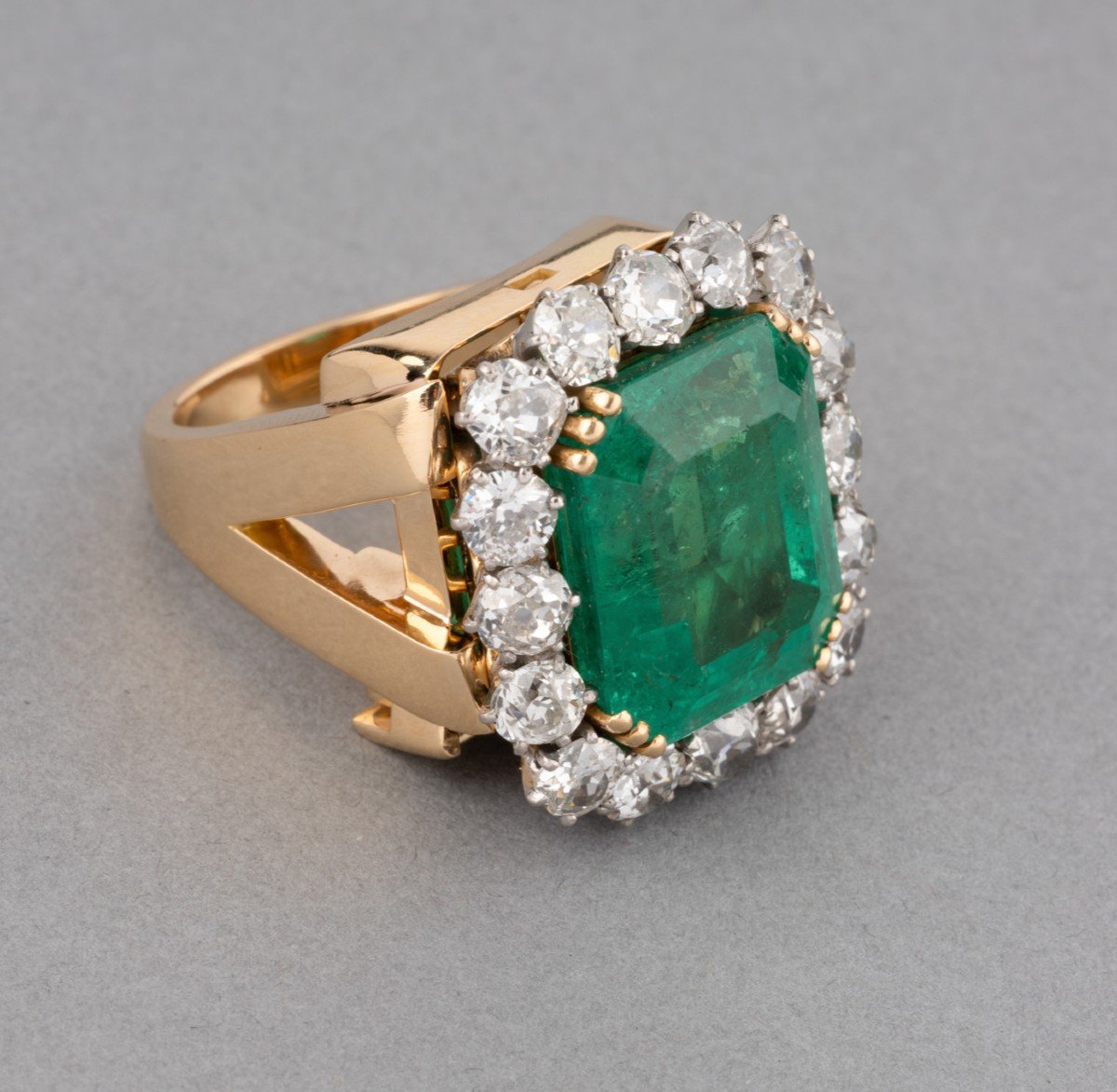 19-carat Diamond And Emerald Gold Ring And Pendant