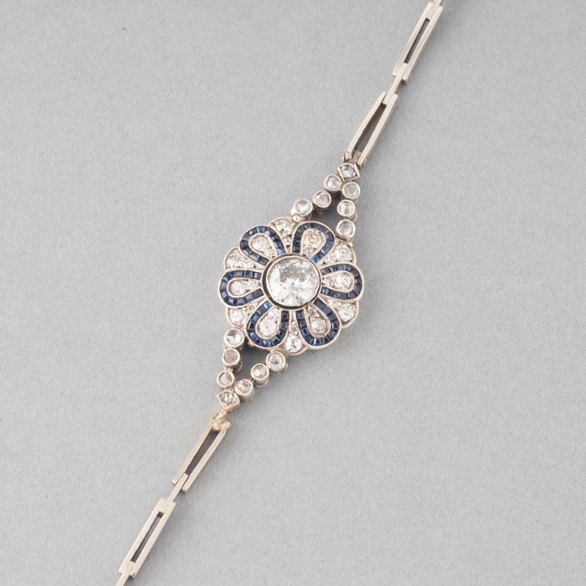 Antique Art Deco Bracelet In Platinum With Diamonds And Sapphires-photo-3