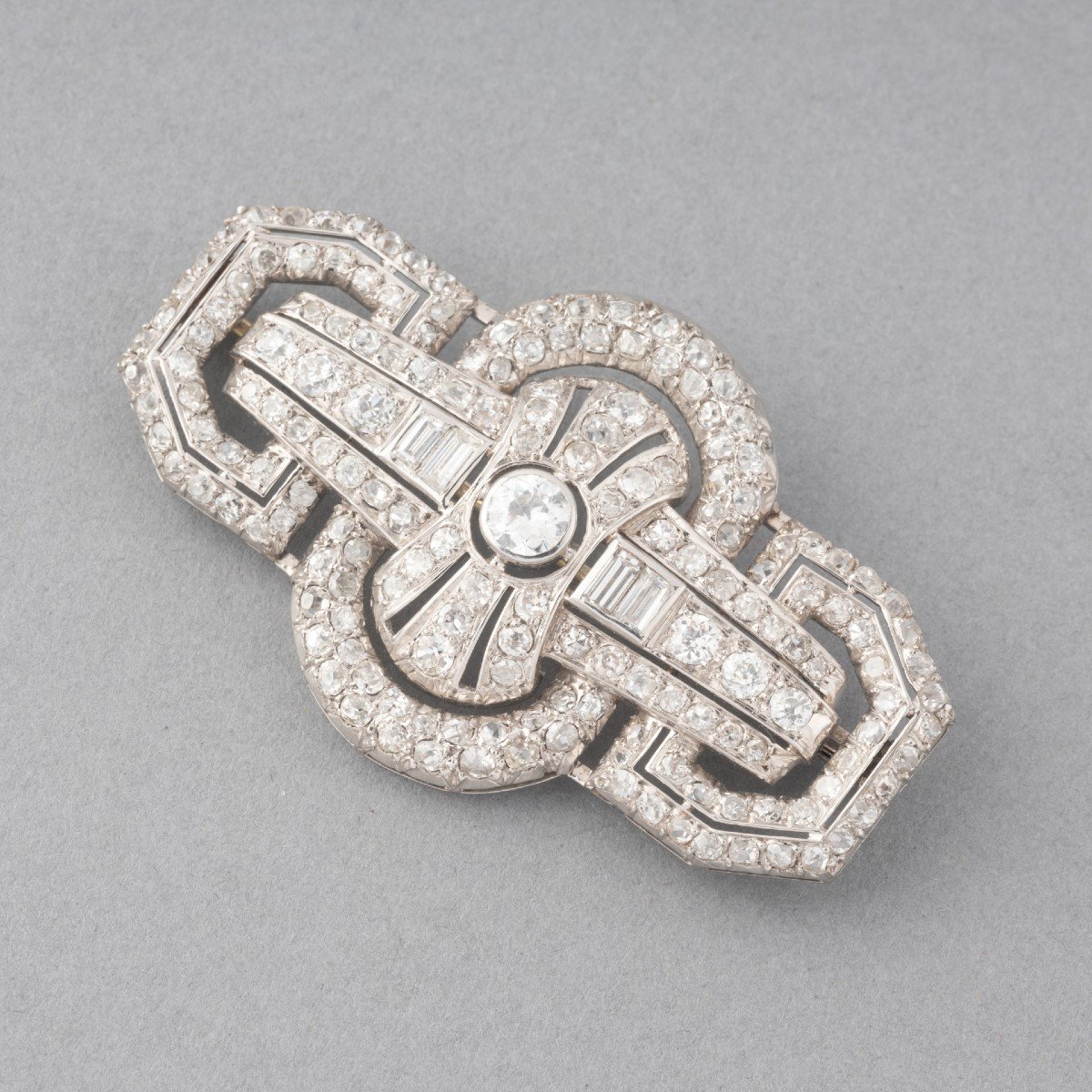 Antique French Art Deco Brooch In Platinum And 4.50 Carats Of Diamonds-photo-2