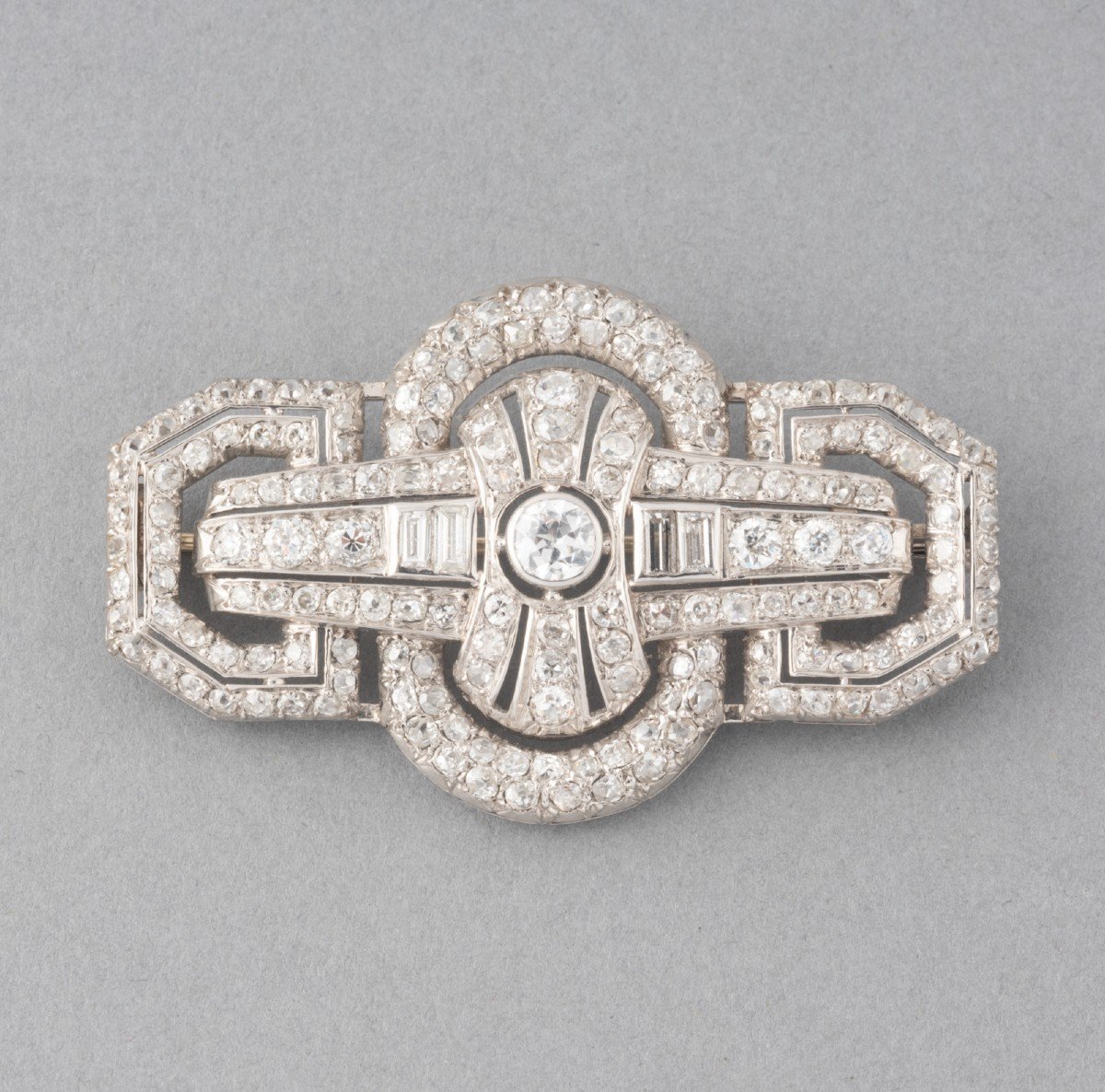 Antique French Art Deco Brooch In Platinum And 4.50 Carats Of Diamonds