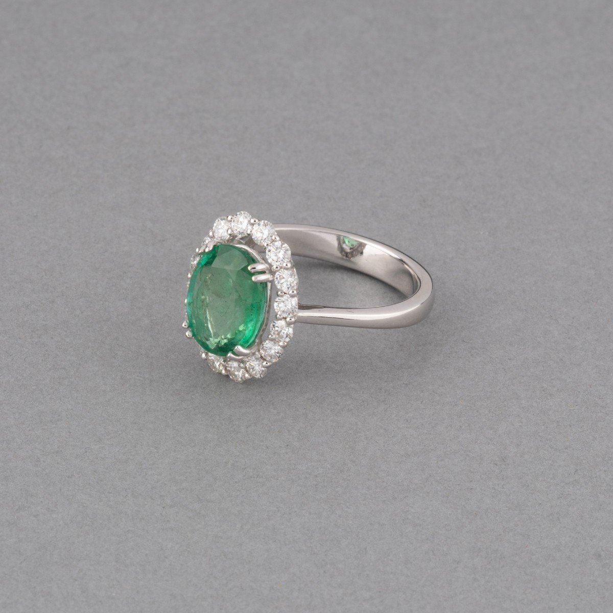 Certified Vintage French Emerald Ring 2.08 Carats-photo-2