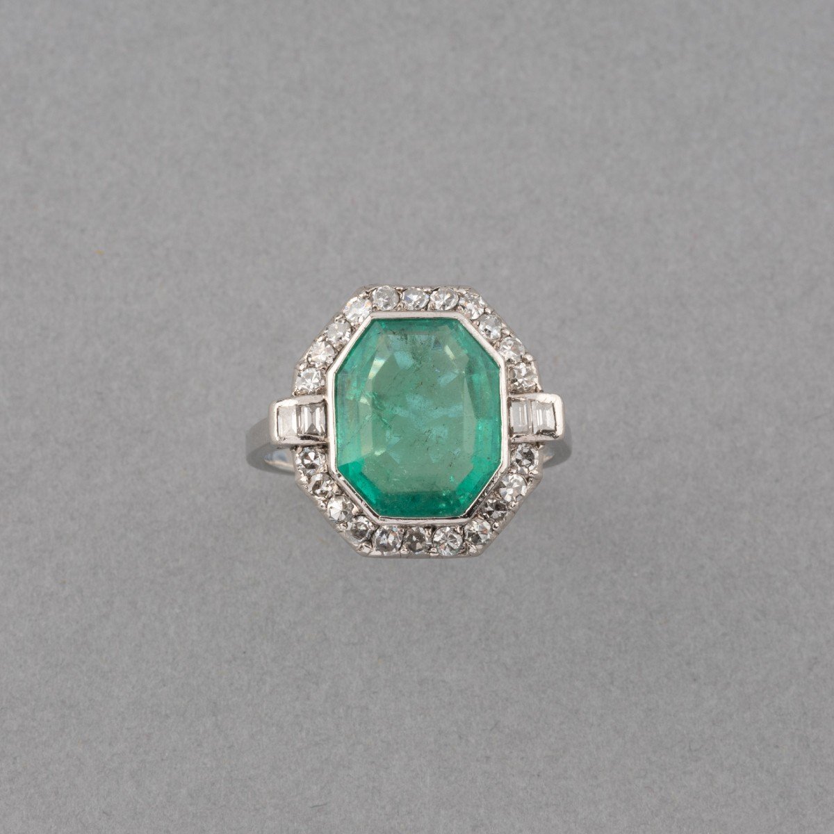 French Art Deco Ring In Platinum And Certified 5 Carat Colombian Emerald-photo-1