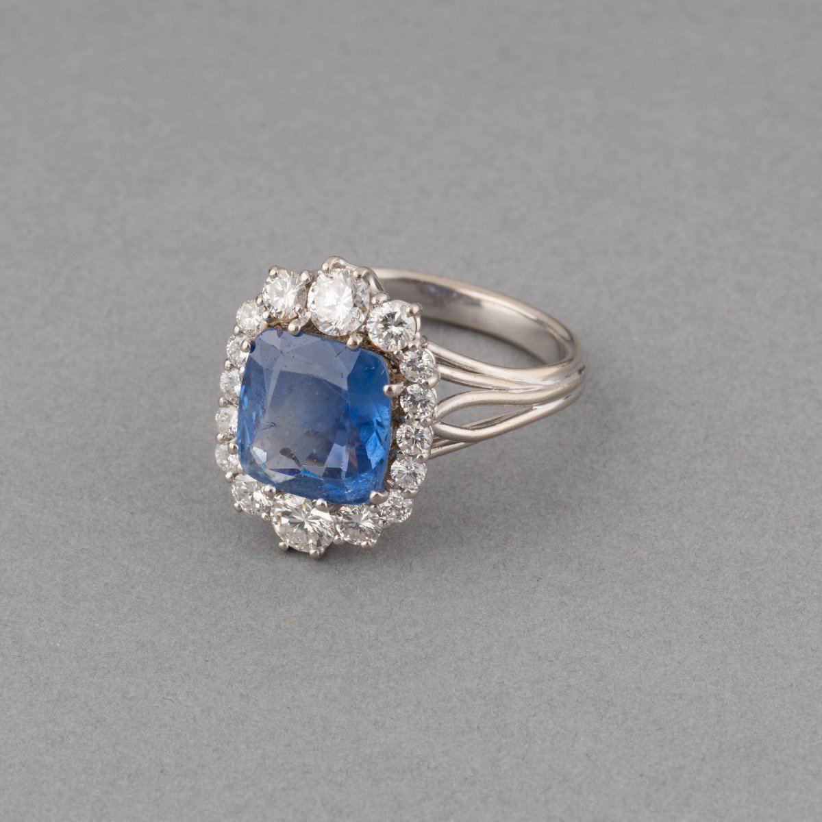 Vintage French Ring In Gold Diamonds And Certified Sapphire Of 5.20 Carats-photo-3