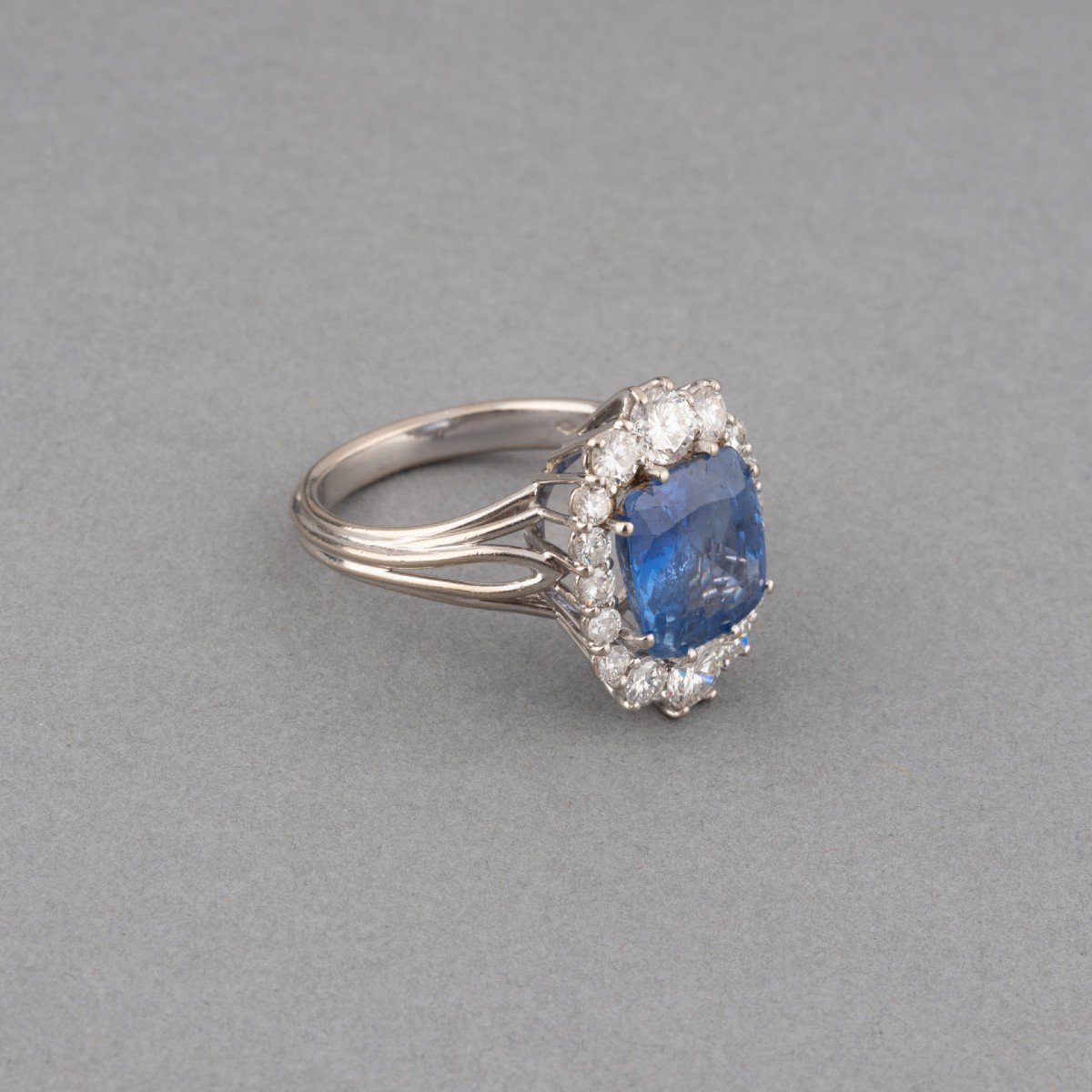 Vintage French Ring In Gold Diamonds And Certified Sapphire Of 5.20 Carats-photo-2