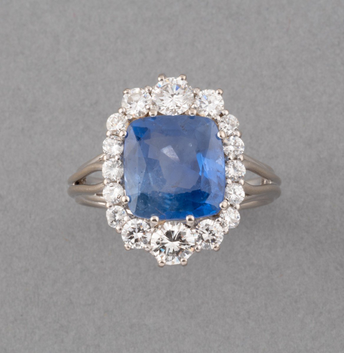 Vintage French Ring In Gold Diamonds And Certified Sapphire Of 5.20 Carats