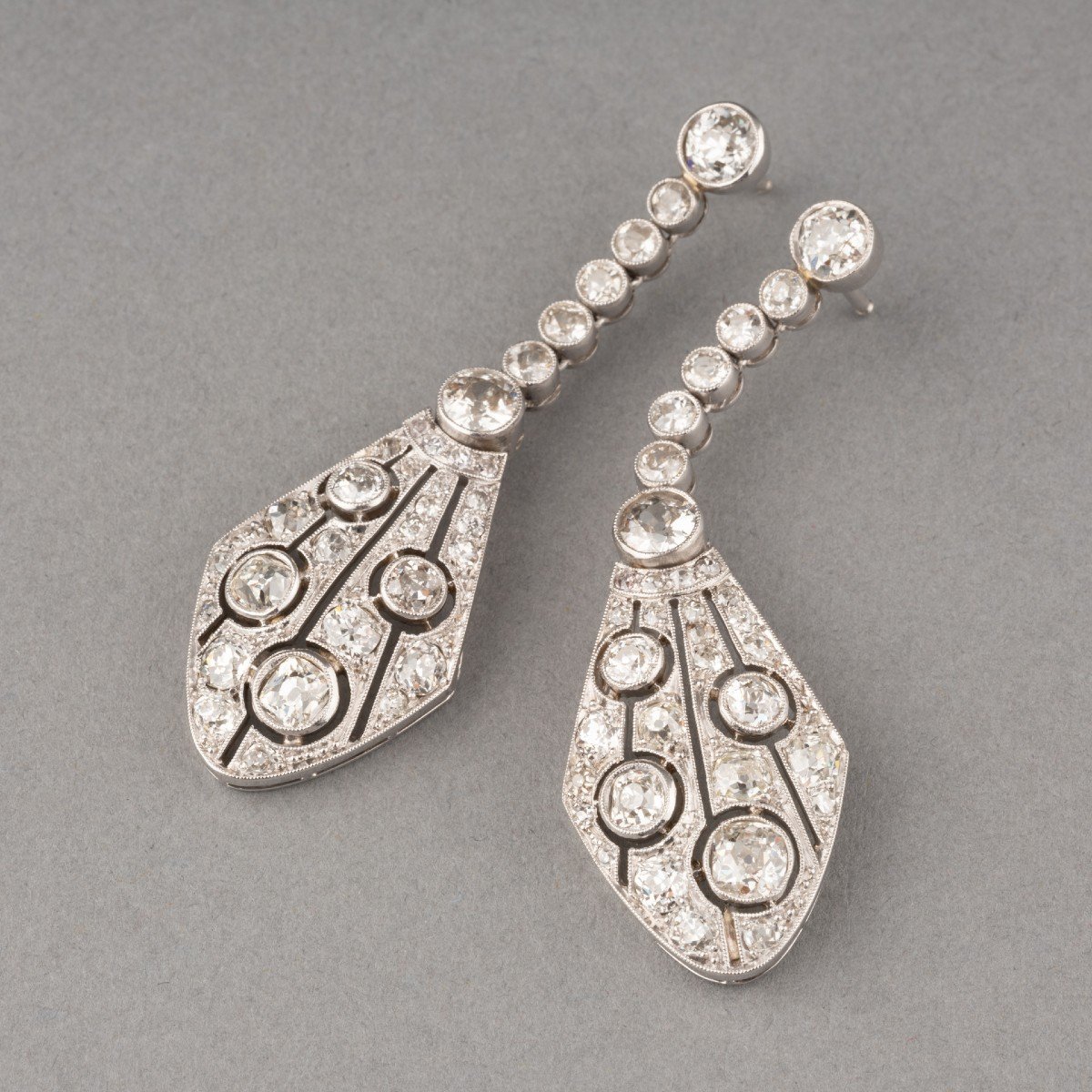 Antique French Art Deco Gold Platinum And 5.50 Carat Diamond Drop Earrings-photo-3