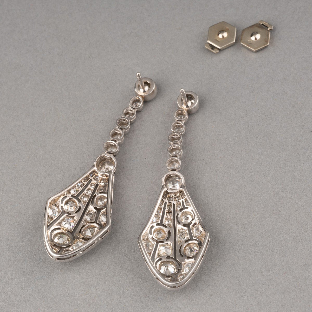 Antique French Art Deco Gold Platinum And 5.50 Carat Diamond Drop Earrings-photo-4