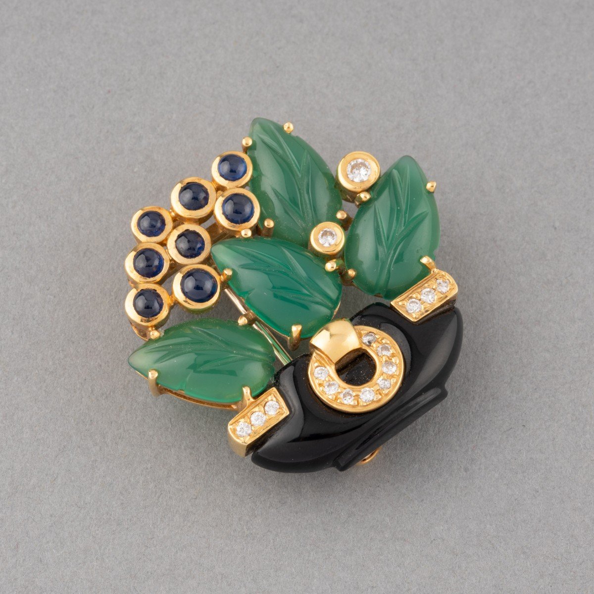 Cartier Vintage Gold Brooch Sapphires Onyx And Chrysoprase-photo-2