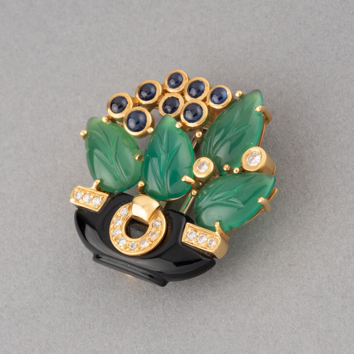 Cartier Vintage Gold Brooch Sapphires Onyx And Chrysoprase-photo-3