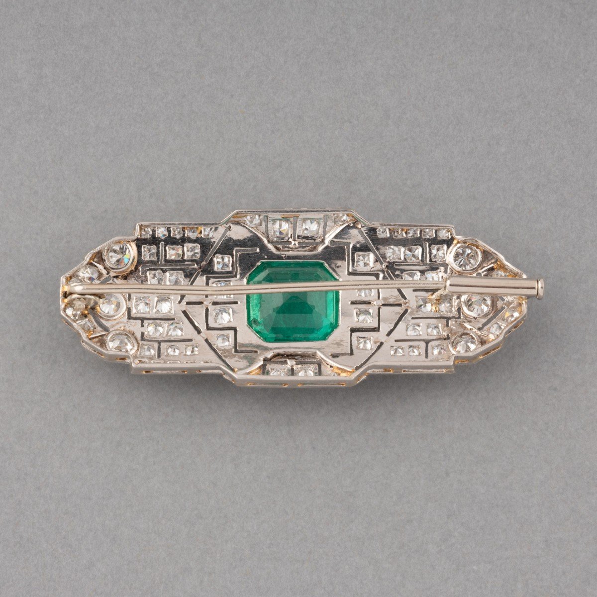 French Art Deco Brooch In Platinum With Diamonds And 3 Carat Emerald-photo-3