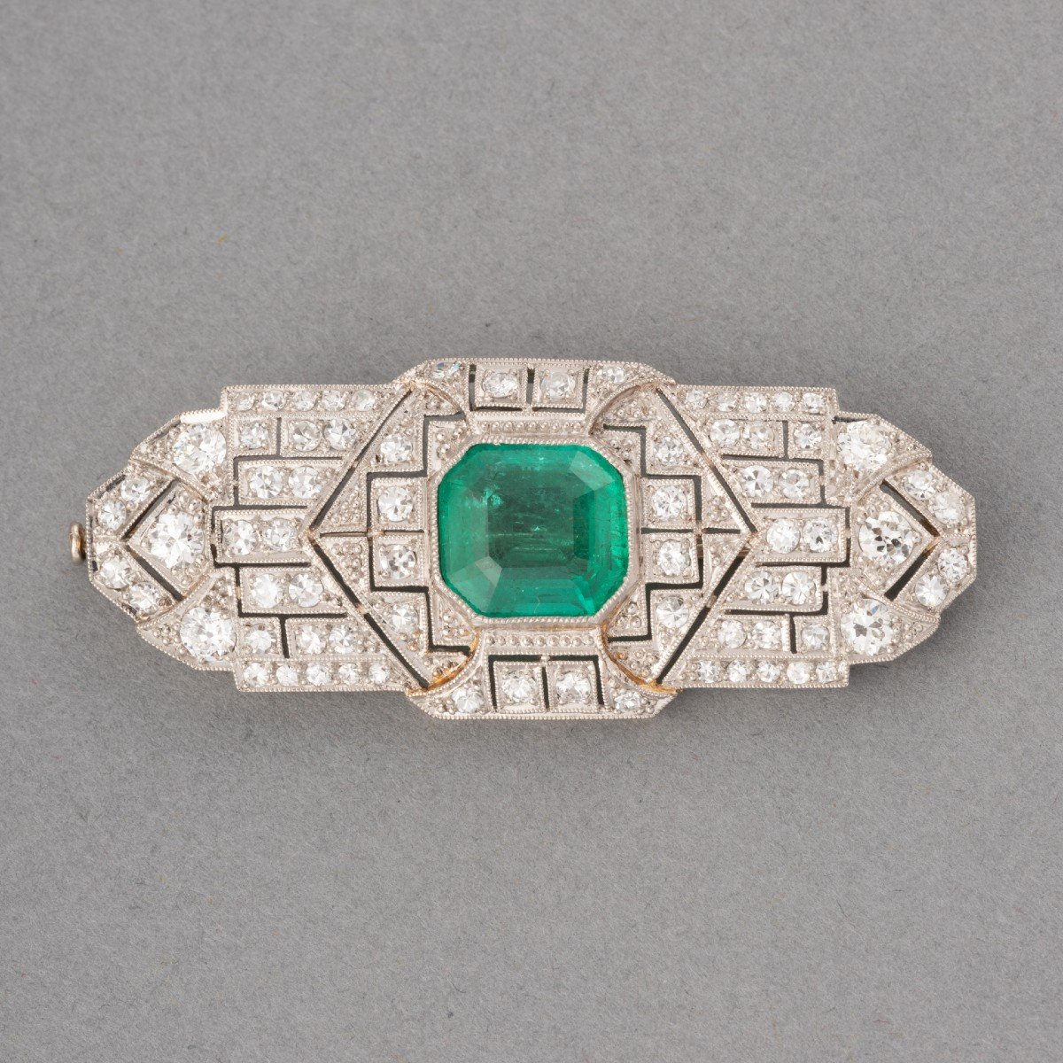 French Art Deco Brooch In Platinum With Diamonds And 3 Carat Emerald-photo-4