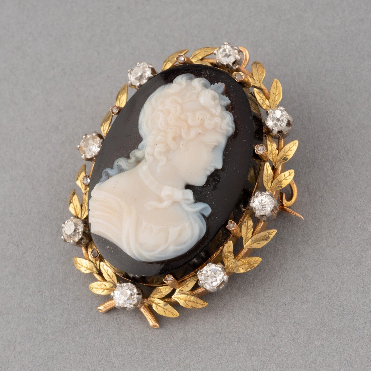 Antique French Cameo Brooch In Gold, Diamonds And Agate-photo-2