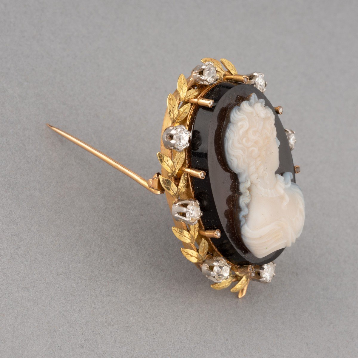 Antique French Cameo Brooch In Gold, Diamonds And Agate-photo-4