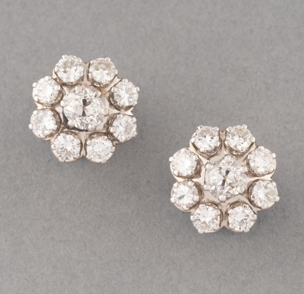 French Retro Earrings In Gold And 2.20 Carats Of Diamonds