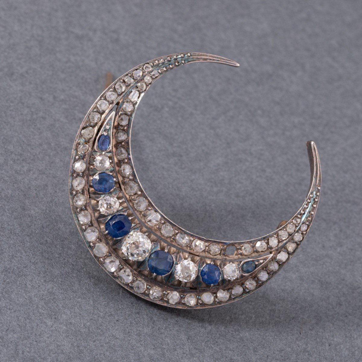 Old Crescent Brooch In Gold Silver Diamonds And Sapphires-photo-2