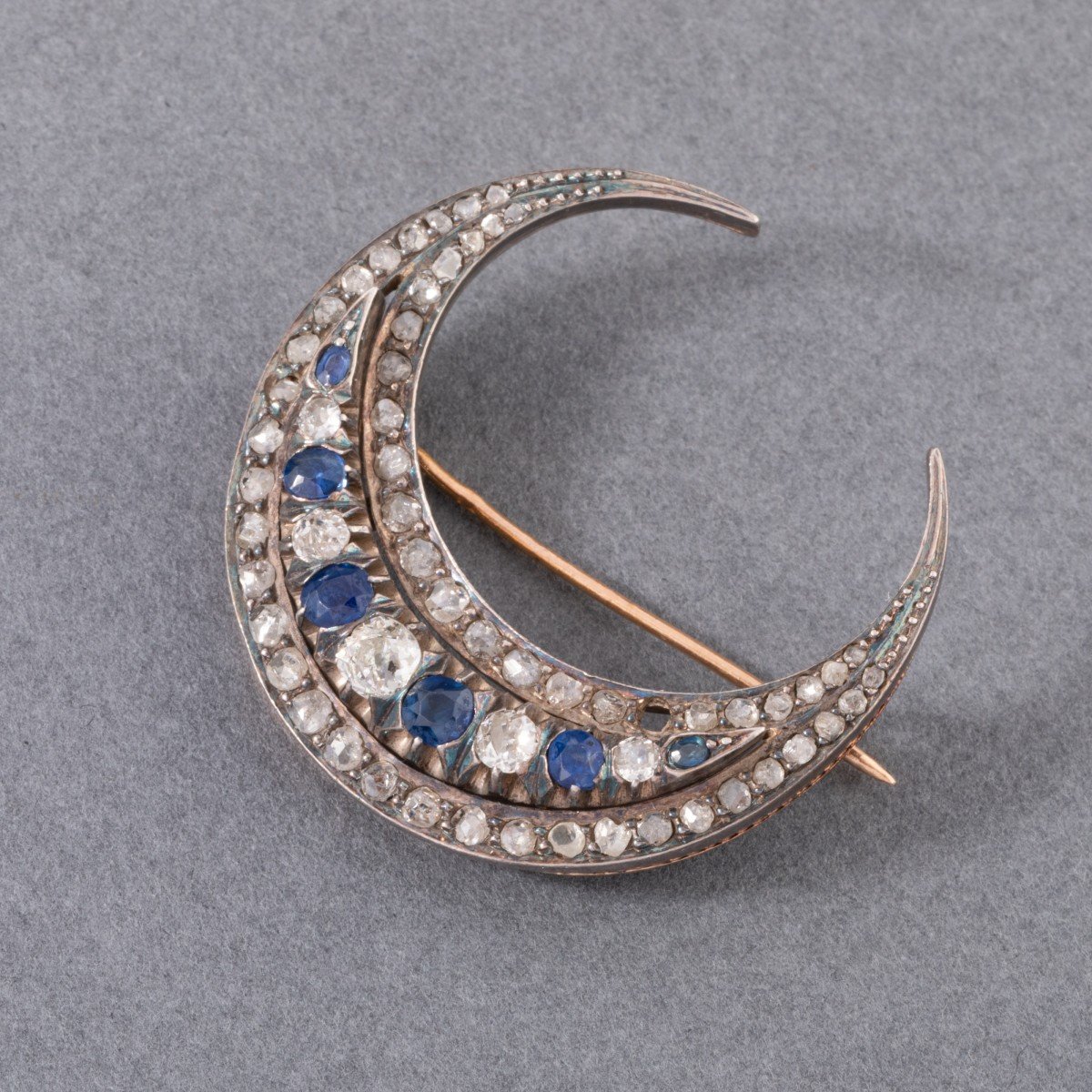 Old Crescent Brooch In Gold Silver Diamonds And Sapphires-photo-4