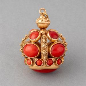 Vintage Italian Pendant In Gold And Coral