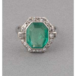 French Art Deco Ring In Platinum And Certified 5 Carat Colombian Emerald